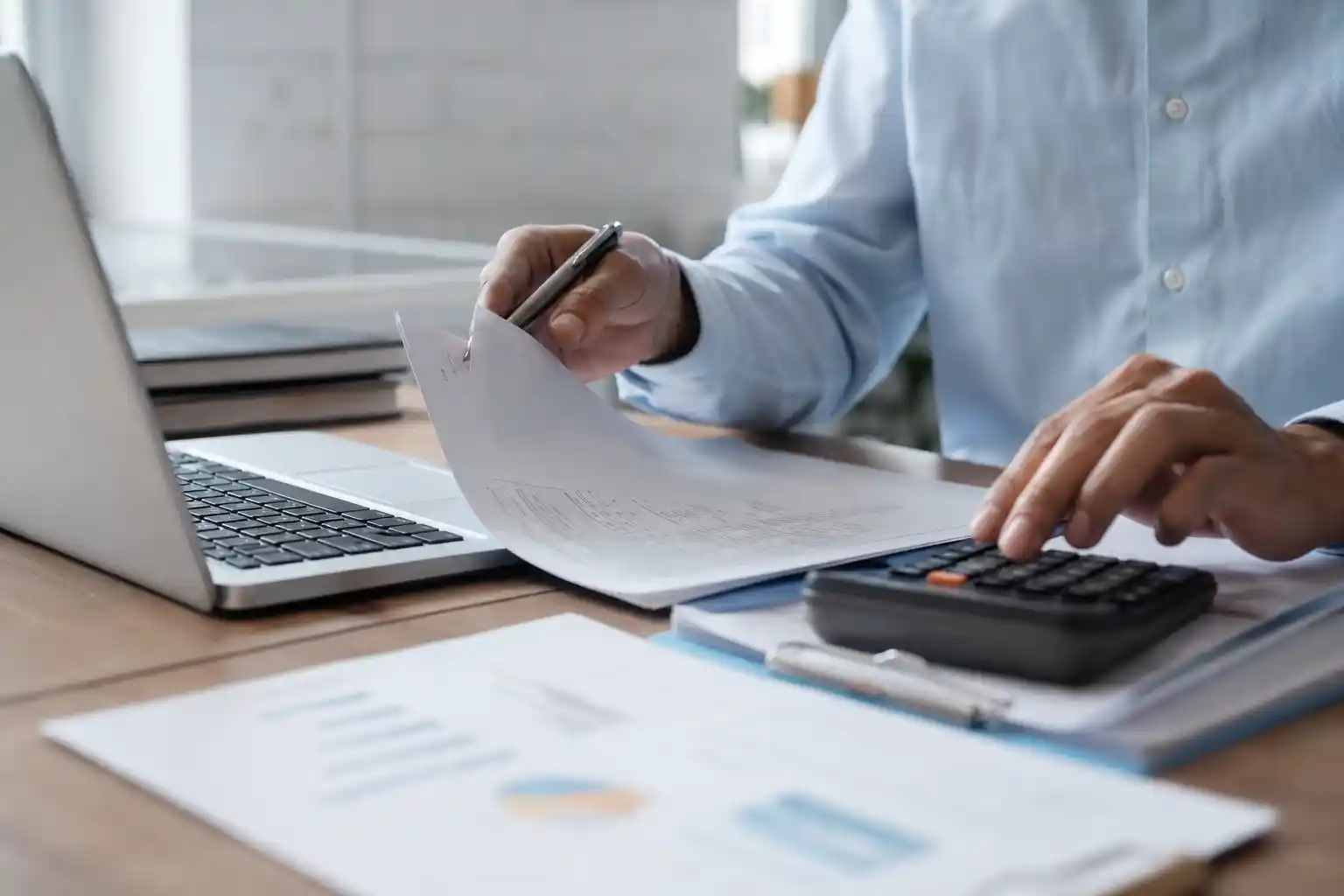 Factura rectificativa: qué es, cuándo emitirla y cómo hacerla